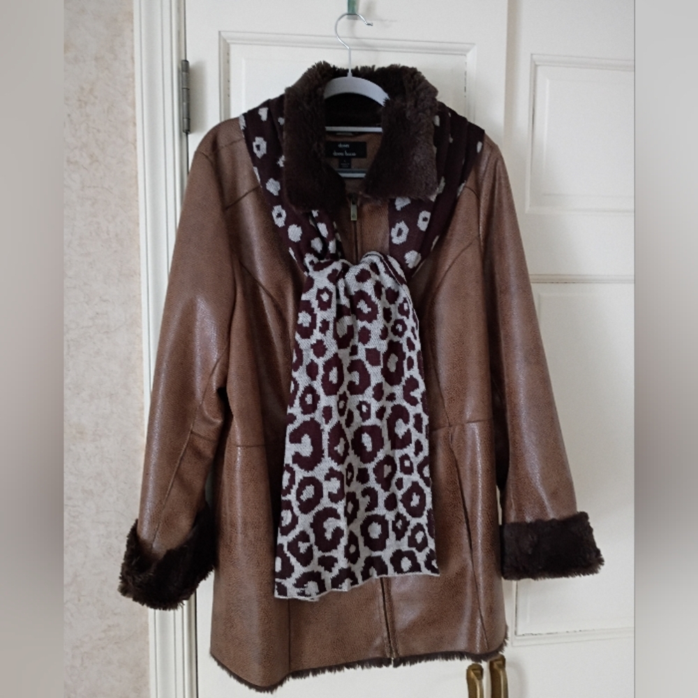 NWT.Aqua Animal Print Wool Scarf in Brown and Gray - Picture 3 of 8